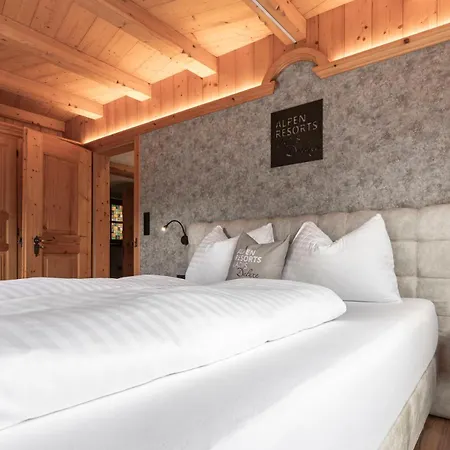 Laudegg - Luxury With Private *